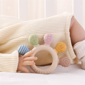 Jouet éducatif unisexe en <span class=keywords><strong>silicone</strong></span> de qualité alimentaire, <span class=keywords><strong>hochet</strong></span> pour bébé en forme de lapin, <span class=keywords><strong>hochet</strong></span> sensoriel <span class=keywords><strong>personnalisé</strong></span> pour nouveau-nés - Product Image 3
