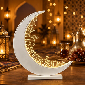 Nuova Decorazione Dorata in Stile Mediorientale, Lampada da Tavolo LED a Forma di Luna Crescente in Legno da 30cm con Scritta Eid Mubarak Islamica per Arredamento Casa - Product Image 1