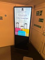 55 pouces intérieur LCD Digital Signage Android Système d'exploitation Télécommande gratuite Intérieur Wayfinding Kiosque