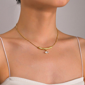 Collar con Colgante de Circonia Cúbica y Oro de 18K PVD para <span class=keywords><strong>Mujer</strong></span>, Acero Inoxidable, Círculo Geométrico, Minimalista, Joyería Ligera de Lujo para Uso Diario - Product Image 2
