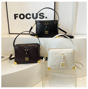 Túi xách nữ thời trang 2025 chất liệu da PU, kiểu dáng vuông nhỏ, đeo chéo, khóa kéo, trang trí chữ cái, phong cách nữ tính, túi đựng đồ trang điểm - Product Image 1