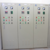 Appareillage de commutation basse tension métallique avec relais de protection contre l'arc électrique pour appareillage de commutation et armoire de distribution