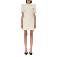 Robe mini élégante pour femme, blazer asymétrique à col rond et manches courtes, boutons sur le devant, poches plaquées, couleur crème, vente en gros sur mesure