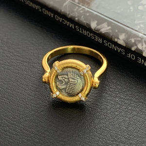 Anillo de Plata de Ley S925 con Baño de Oro de 18k, Diseño Retro de Lujo con Monedas de León Giratorias y Acabado Cepillado - Product Image 3