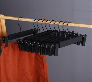 <span class=keywords><strong>Cintre</strong></span> à <span class=keywords><strong>pantalon</strong></span> en plastique noir antidérapant pour adultes, économiseur d'espace dans la garde-robe, pour vêtements, jupes, chaussettes, lingerie, pantalons, avec deux pinces - Product Image 2
