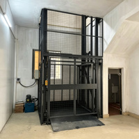 Monte-charge hydraulique vertical industriel robuste pour le levage de marchandises en vrac