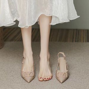 Chaussures de mariée à talon bas style français pour <span class=keywords><strong>femme</strong></span>, <span class=keywords><strong>grande</strong></span> <span class=keywords><strong>taille</strong></span>, mode 2024, couleur nude, à rayures, à bout pointu, style stiletto - Product Image 4