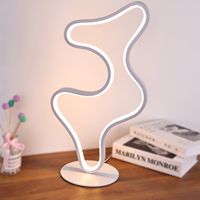 Lampe de bureau moderne de luxe à LED blanc chaud en plastique, alimentée par courant alternatif, pour la décoration de la chambre à coucher
