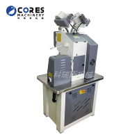 Machine à poinçonner les œillets pour ceintures et empeignes de chaussures