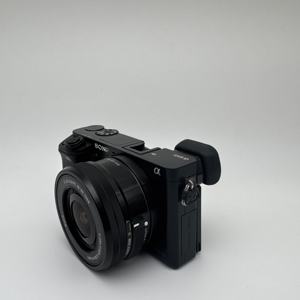 Cámara <span class=keywords><strong>Sony</strong></span> <span class=keywords><strong>A6000</strong></span> Usada, Sensor APS-C sin Espejo, Cámara Digital de Alta Resolución de 1080p, <span class=keywords><strong>Sony</strong></span> <span class=keywords><strong>A6000</strong></span> con Lente 16-50 Usada - Product Image 1