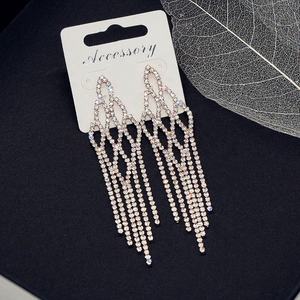 Boucles d'oreilles pendantes simples de style européen et américain, plaquées or, avec strass super scintillants et longues pampilles, sexy, tendance internet - Product Image 5