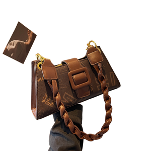 Ensemble de sandales et sacs à main d'été pour femmes Mini sacs à main en fourrure avec logo personnalisé en cuir et décoration en métal - Product Image 4