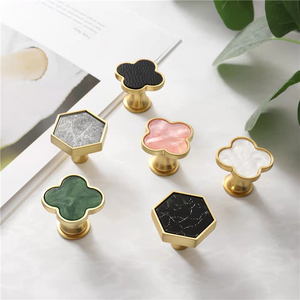 Hexagone Laiton Naturel Rose Quartz Cristal Poignée De Luxe Bouton De Tirage pour Meubles Armoire Porte Tiroir Cuisine et Armoire Boutons - Product Image 1