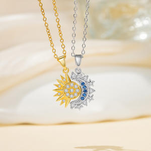 <span class=keywords><strong>Collana</strong></span> <span class=keywords><strong>Sole</strong></span> <span class=keywords><strong>e</strong></span> <span class=keywords><strong>Luna</strong></span> in Acciaio Inossidabile Placcato Oro 18K PVD Impermeabile <span class=keywords><strong>e</strong></span> Antiossidante del Marchio Fanhua Jewelry - Product Image 1