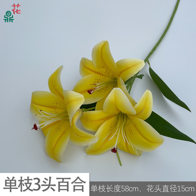 Petite tige unique avec 3 têtes de lys, feuilles JYG jaune