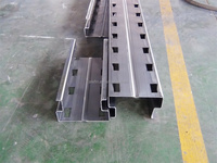 Machine de formage à froid de rouleaux pour rayonnages verticaux en acier automatiques OEM ODM