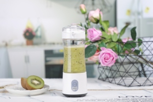 Licuadora Portátil con Cuchilla de Acero Inoxidable para Uso Doméstico, para Smoothies y Jugos Frescos - Product Image 2