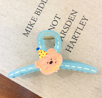 Jolie pince à cheveux en forme de chien dessinée à la main pour l'arrière de la tête. Style haut de gamme. Barrette à cheveux en acrylique coréenne. Clip en forme de requin.