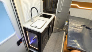 Autocaravana Changan Fengjing Journey con Diseño de 4 Asientos y Tanque de Agua Dulce de 150L, <span class=keywords><strong>Camper</strong></span> Todoterreno Clase C con Control por Voz Inteligente - Product Image 5