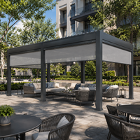 Pergola bioclimatique intelligente en aluminium avec toit à lames orientables, éclairage LED et écran zip résistant au vent pour jardin, bâtiment ou pavillon