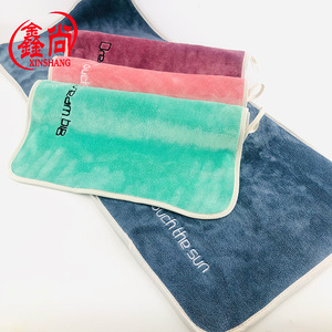 Toalla deportiva de microfibra 35x75cm absorbente, sin pelusas, con logotipo bordado personalizable para uso en gimnasio y baño. - Product Image 1