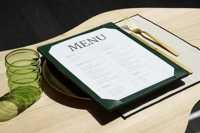 Porte-menu simple en cuir véritable à 100 %, format A4, avec logo en relief pour restaurant