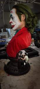 Busto de Joker Hiperrealista 1/1 con Ropa de Tela, Figura de Arthur Fleck con Efecto de Piel de Silicona para Colección de Cuarto de Hombre - Product Image 5