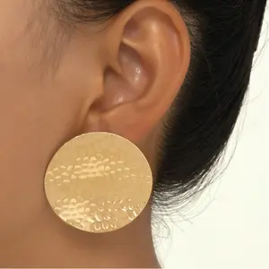Boucles d'oreilles dorées de forme ronde Boucles d'oreilles vintage en métal simples pour femmes Bijoux de mode Filles Boucle d'oreille