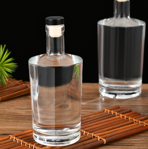 Bouteille en verre de <span class=keywords><strong>vin</strong></span> de liqueur de forme ronde de haute qualité de 100ml 500ml 750ml avec <span class=keywords><strong>bouchon</strong></span> en liège Vodka Gin Rhum Whisky Bouteille en verre - Product Image 5