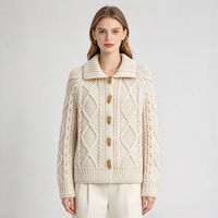 Cardigan en tricot torsadé à boutons corne pour femme, pull ample au design minimaliste pour l'automne-hiver 15a-4015