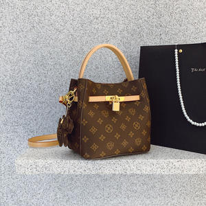 Vente en gros Fabrication de sacs Nouvelle impression classique Sac fourre-tout seau élégant pour femmes Sacs à bandoulière imprimés personnalisés pour femmes - Product Image 3