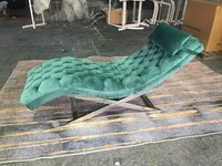 Canapé-lit moderne en velours capitonné vert avec boucle, base en acier inoxydable, mobilier de salon pour la maison