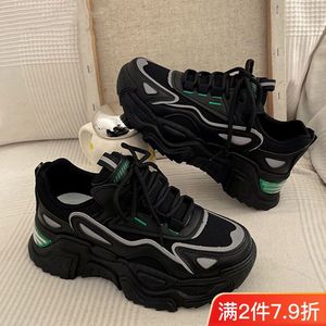 รองเท้าตาข่ายลำลองเข้ากับทุกชุดของผู้หญิงเทรนด์ฤดูร้อน2024รองเท้ากีฬาเพิ่มความสูงพื้นรองเท้าหนา - Product Image 4