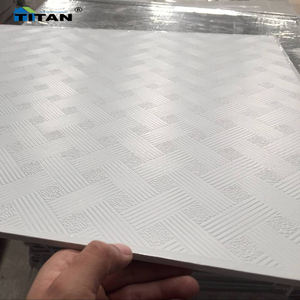 Tablero de yeso Pvc frente a casa ignífuga Techo de yeso simple Diseños dorados Azulejos de techo de Pvc decorativos Vinilo <span class=keywords><strong>Plafon</strong></span> - Product Image 2