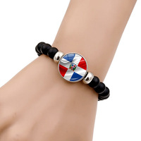 Gelang manik-manik kaca cabochon bertema Bendera Republik Dominika, bertekstur sandblast, tema nasional patriotik, dengan simpul geser yang dapat disesuaikan.