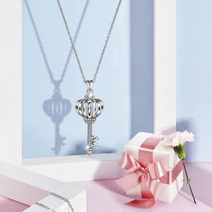 2019 <span class=keywords><strong>el</strong></span> más nuevo diseño Collar personalizado 925 corona de plata esterlina hueco clave colgante collar de las mujeres - Product Image 4