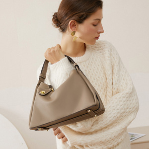 Sac Hobo en Cuir Véritable Grain Litchi Style Minimaliste <span class=keywords><strong>Français</strong></span>, Faible MOQ, Boucle Latérale Métallique, Grande Capacité, Sac Bandoulière en Cuir Véritable - Product Image 2