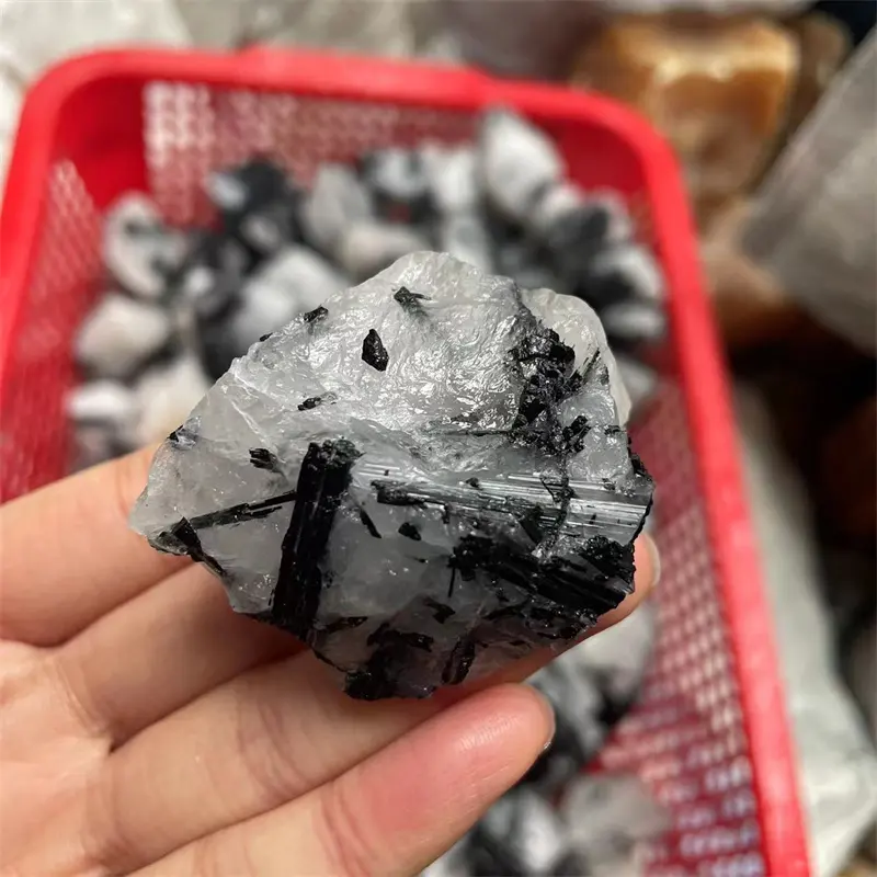 Neuzugang fengshui Heimdekoration spirituelle Produkte rauer Edelstein natürlicher schwarzer Tourmalin roher Stein als Geschenk