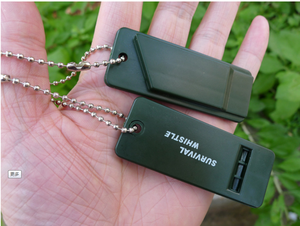 Sifflet de sécurité SOS en plastique ultra-mince pour voyage en extérieur avec chaînes en acier pour le sauvetage et la survie en plein air, logo personnalisé, cadeau - Product Image 4