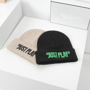 Bonnet tricoté unisexe personnalisé avec logo, automne-hiver, broderies, nœuds, à carreaux, rayures, camouflage, acrylique, motif à pois, style professionnel - Product Image 3