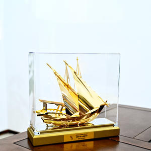 Modèle de voilier en alliage Smooth Sailing |   Cadeau commémoratif personnalisé écologique en or pour les entreprises et la décoration intérieure - Product Image 6