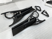 Poignée de porte intérieure de panneaux de porte de corps en fibre de carbone sèche de style OEM pour Ferrari 812