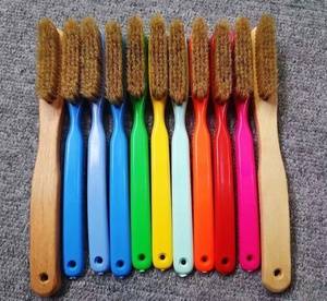 แปรงปีนผาขนหมูป่า ด้ามจับพลาสติก พร้อมโลโก้สั่งทำ สำหรับทุกประเภทของที่จับและชนิดของชอล์กปีนเขา - Product Image 1