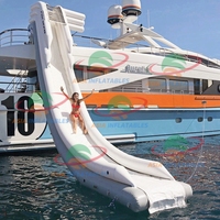 Glissière d'eau gonflable de yacht de 5m de haut, longue glissière de yacht flottante à vendre