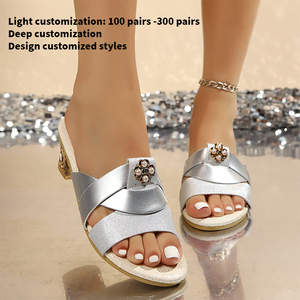 Nouvelles pantoufles sexy pour <span class=keywords><strong>femme</strong></span> à talons hauts, <span class=keywords><strong>talon</strong></span> épais, dessus de chaussure en forme de poisson avec quatre incrustations de perles artificielles et <span class=keywords><strong>talon</strong></span> épais K9217 - Product Image 1