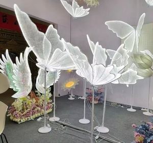 Lampe suspendue LED moderne <span class=keywords><strong>et</strong></span> romantique en forme d'ailes de papillon pour décorations de mariage, alimentée par courant alternatif, idéale pour les scènes de fête <span class=keywords><strong>et</strong></span> les allées. - Product Image 1