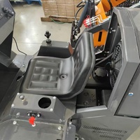 Tracteur compact avec souffleuse à neige avant, tracteur agricole diesel 4x4 avec accessoires de tondeuse et de chargeur pour l'aménagement paysager agricole