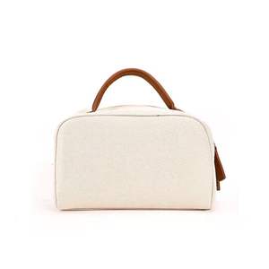 Sac de voyage cosmétique en polyester à rayures avec logo personnalisé pour femmes, avec poignée, fermeture éclair portable, style tendance - Product Image 4