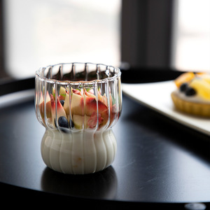 Vaso de cristal con diseño floral para café, agua, zumo, uso en el desayuno. - Product Image 1
