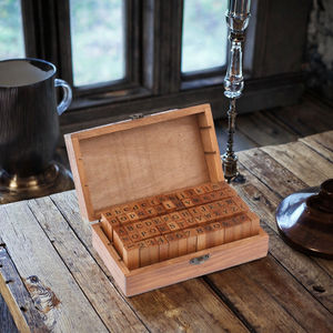 ชุดแสตมป์อักษรไม้สน70ชิ้นแบบวินเทจที่มีตัวอักษรวาดด้วยมือพร้อมกล่องสำหรับเด็ก - Product Image 3